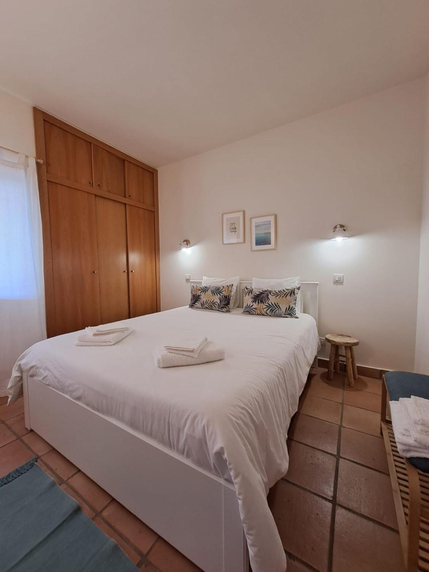 Sea View Apartment Near Meia Praia Beach In Lagos! Номер фото