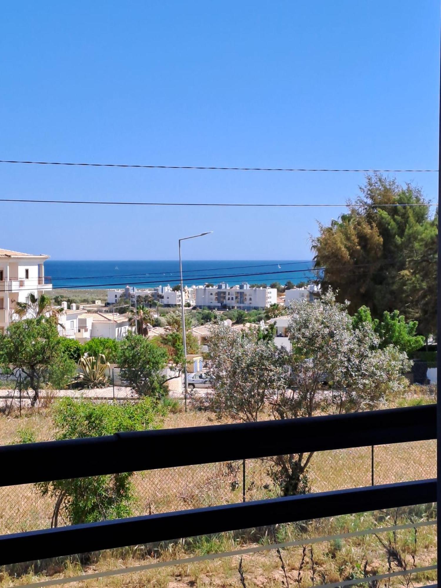 Sea View Apartment Near Meia Praia Beach In Lagos! Номер фото