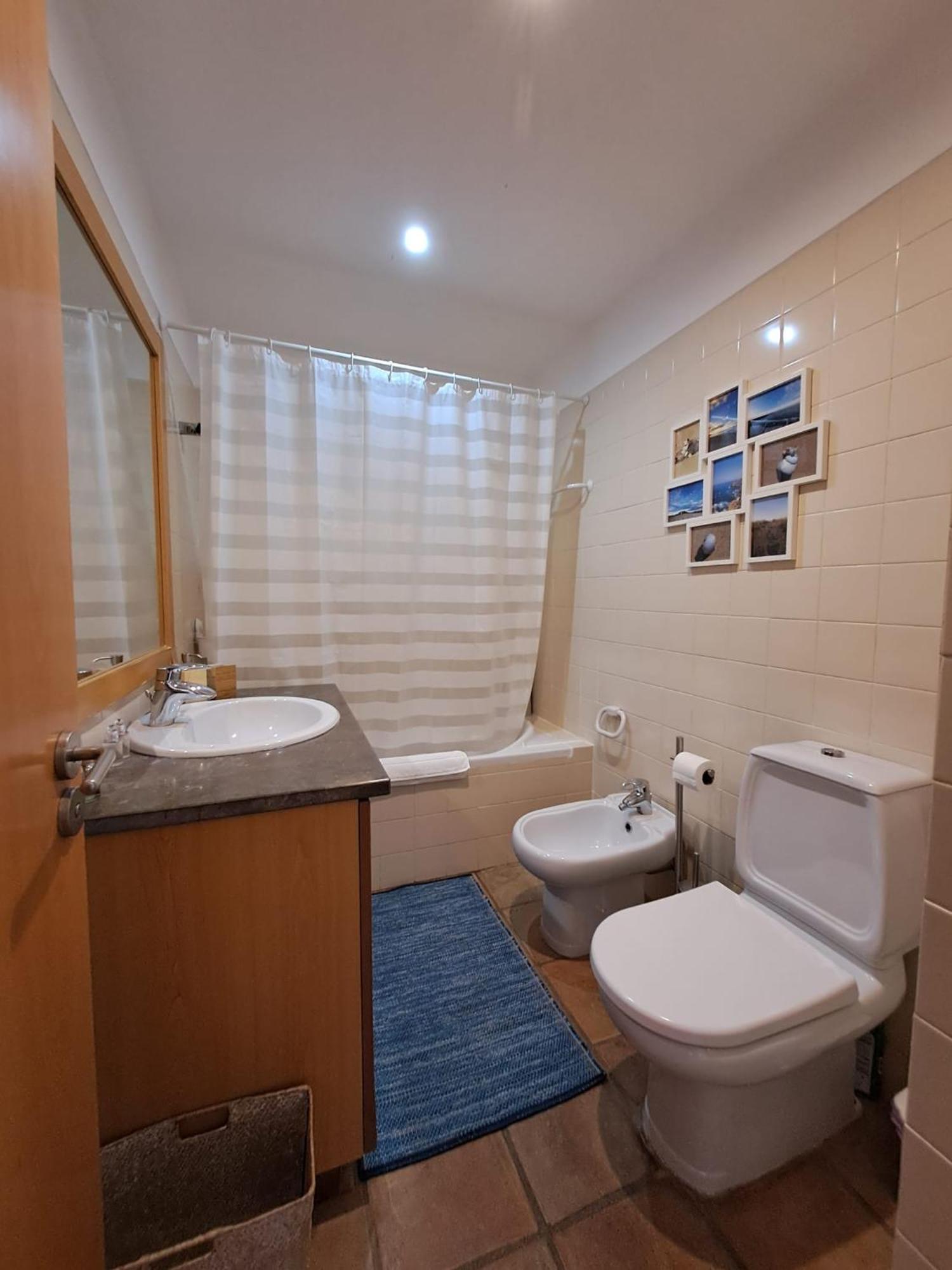 Sea View Apartment Near Meia Praia Beach In Lagos! Номер фото